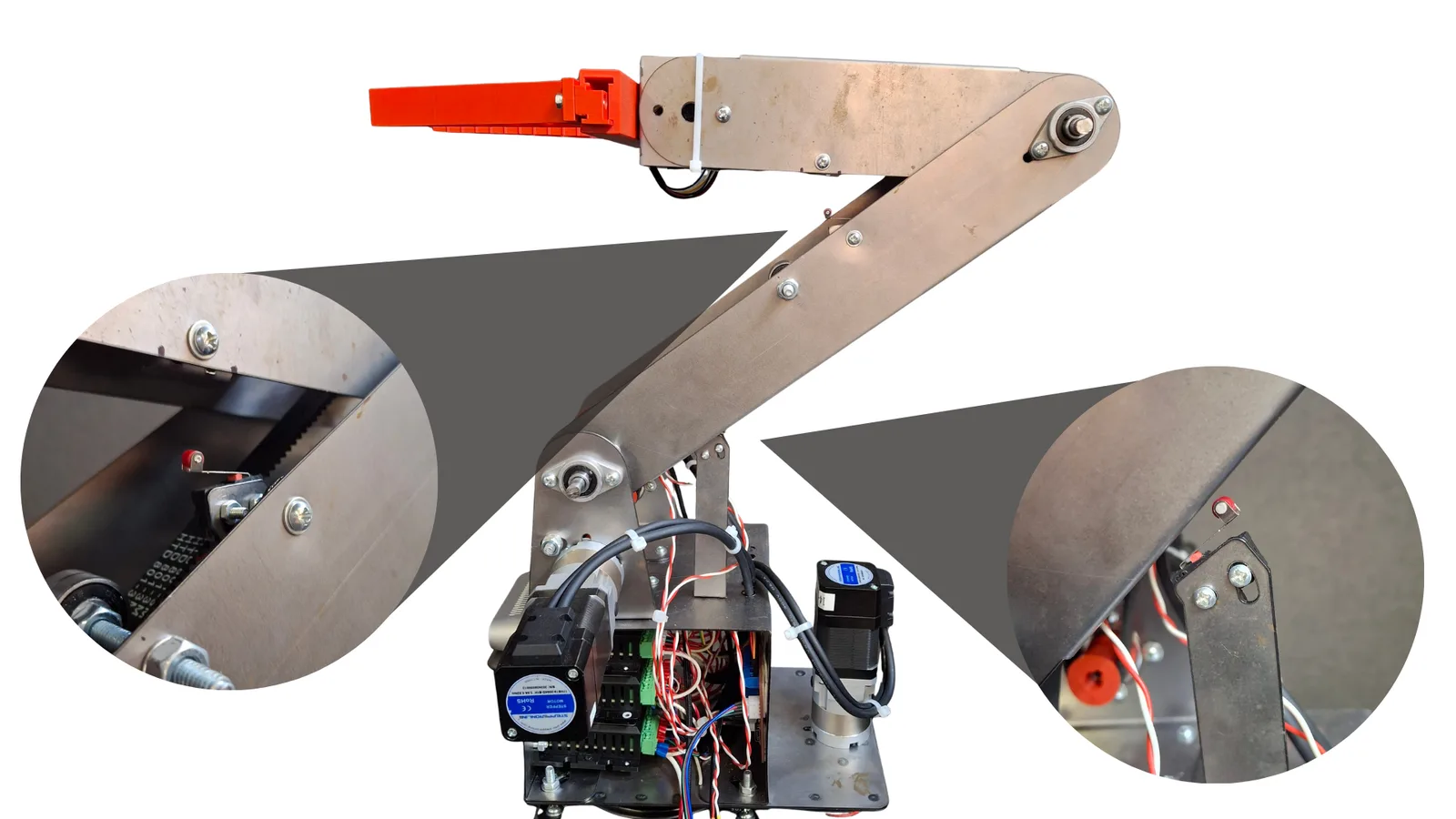 Finales de carrera instalados en la articulación superior y en la base del manipulador