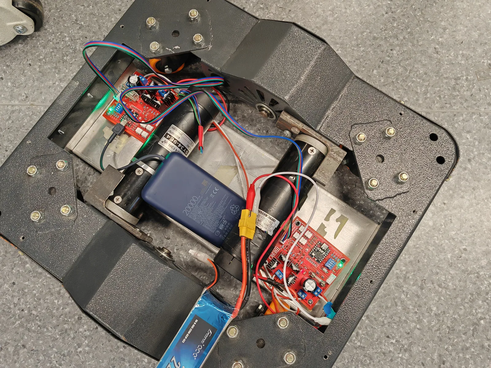 Primera prueba de movilidad del robot en piso