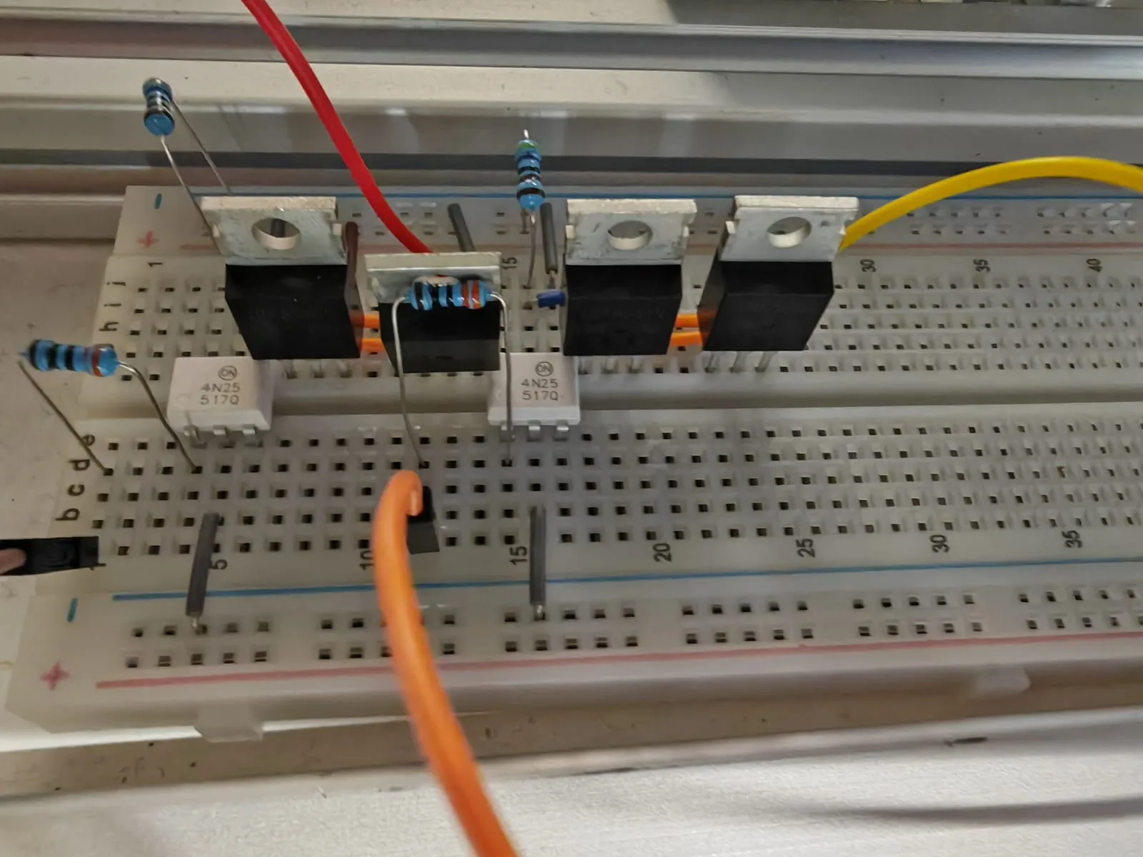 Prototipo del puente H armado en protoboard