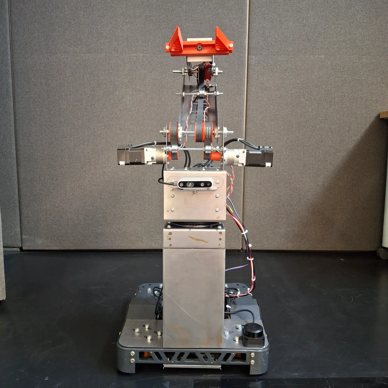 Robot completo ensamblado, listo para pruebas de extremo a extremo